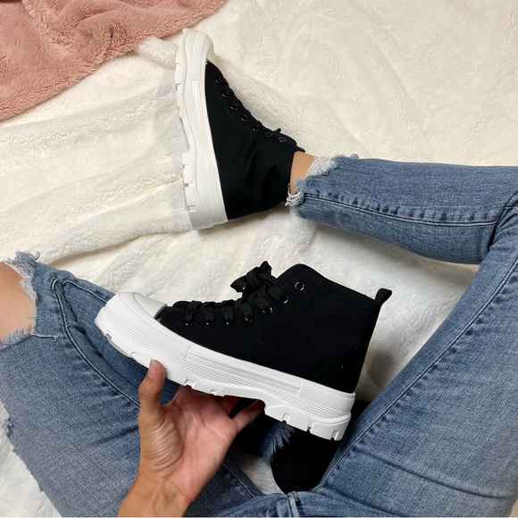 Shoes - Black sneakers